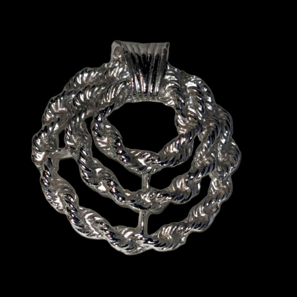 Gerry's vintage silver tone brooch